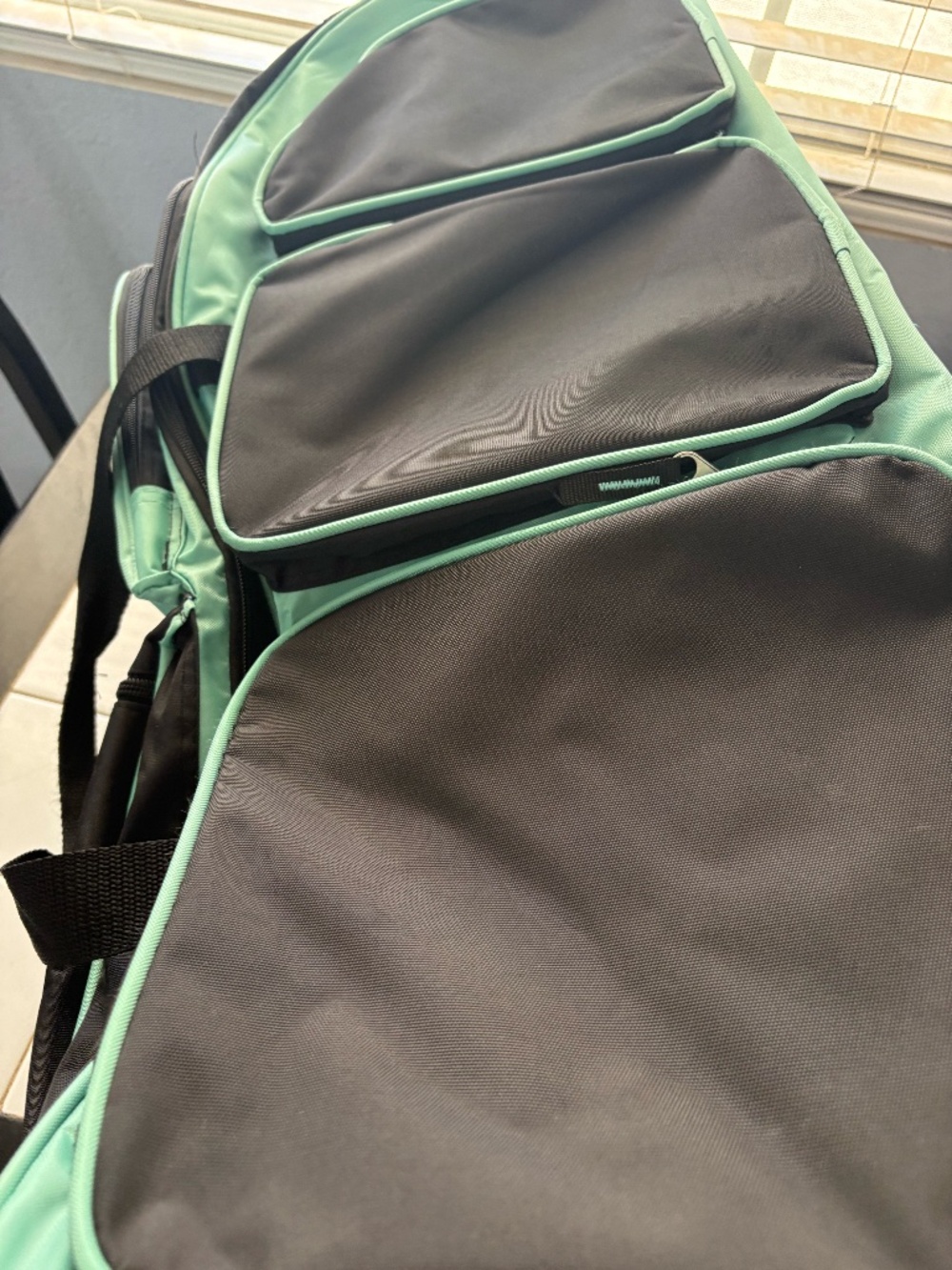 ADVENTURE ROLLING TRAVEL BAG